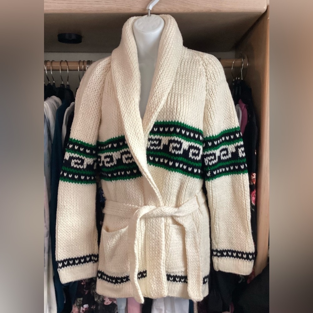Old style Mexican sweater, surf/ beach size M/L green and black. Great sweater!